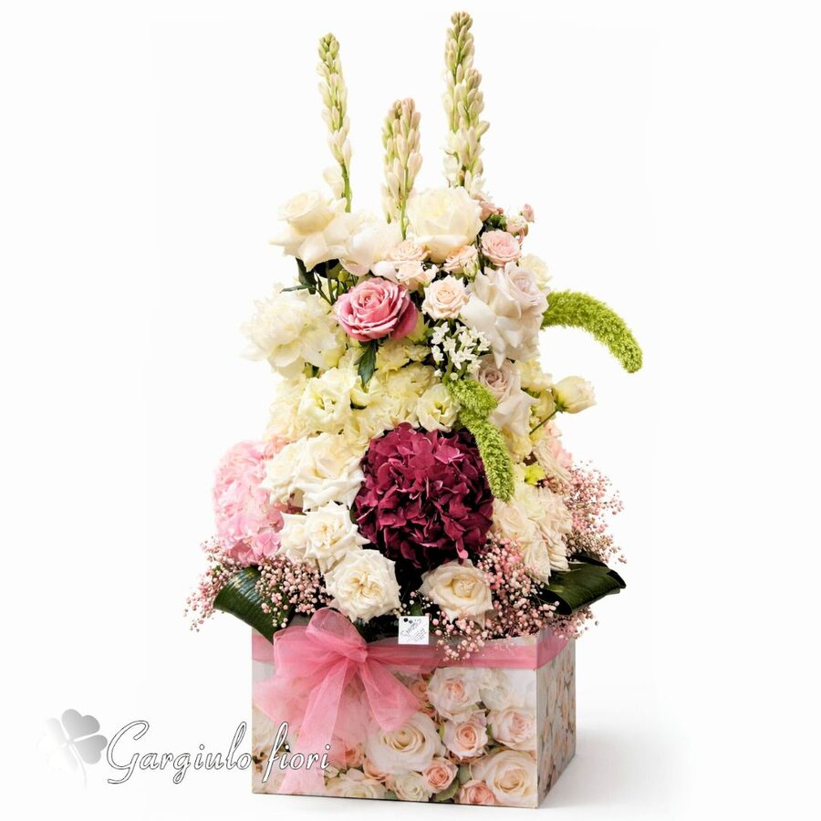 Box tondo con peonie rosa e gypsophila, pronto per la consegna a Napoli